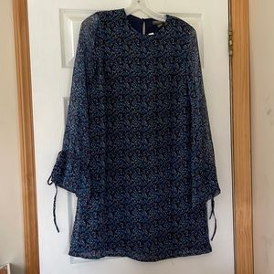 A Pea in the Pod maternity shift dress